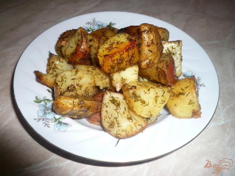 Фото приготовление рецепта: Картофель с укропом шаг №6