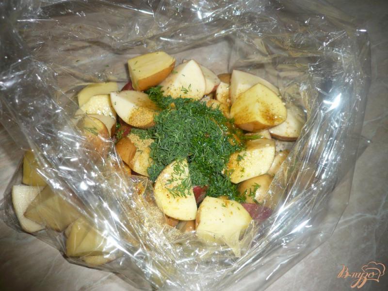 Фото приготовление рецепта: Картофель с укропом шаг №3