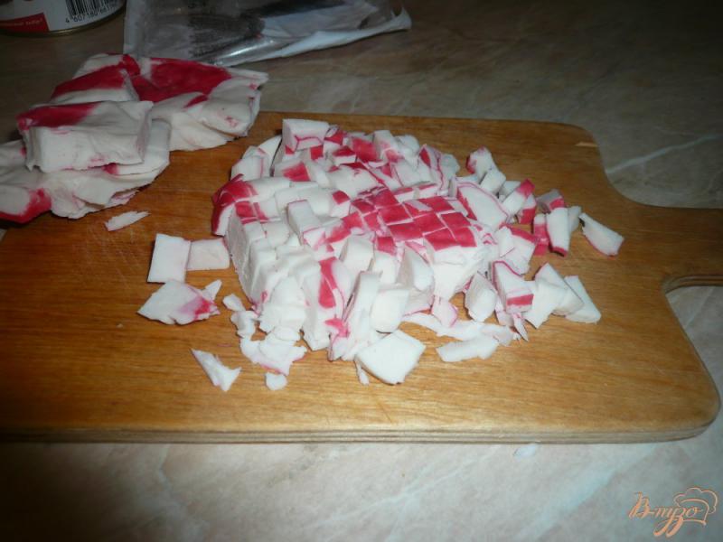 Фото приготовление рецепта: Салат с морепродуктами бюджетный шаг №2