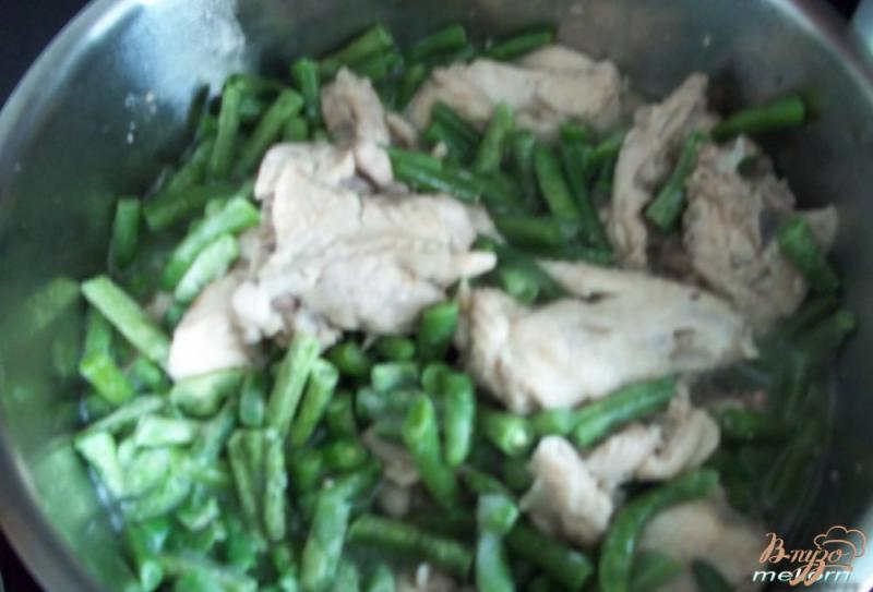 Фото приготовление рецепта: Курица с зелёной фасолью шаг №3