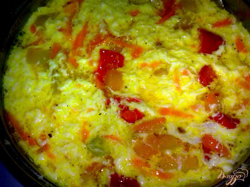 Фото приготовление рецепта: Суп с яйцом шаг №6