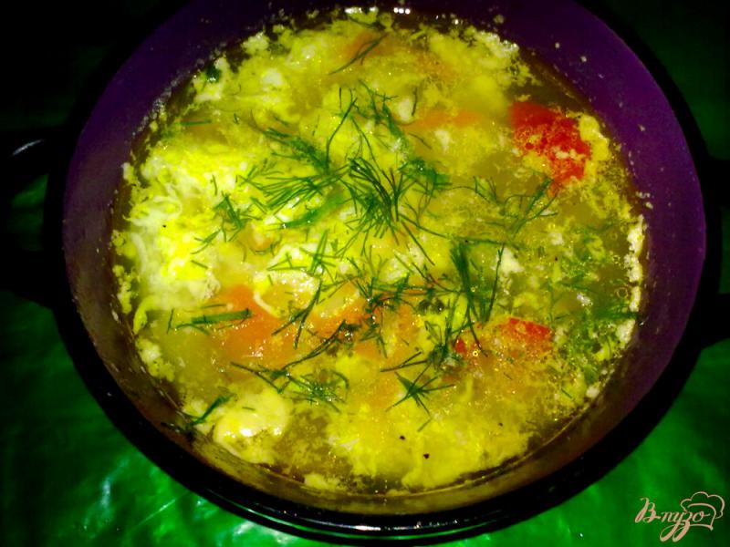 Фото приготовление рецепта: Суп с яйцом шаг №7