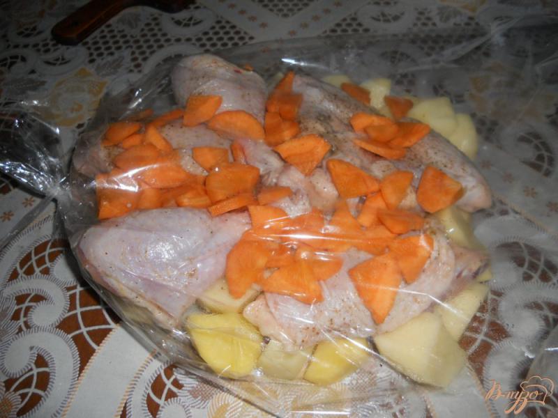 Фото приготовление рецепта: Курица с овощами в рукаве для запекания шаг №8