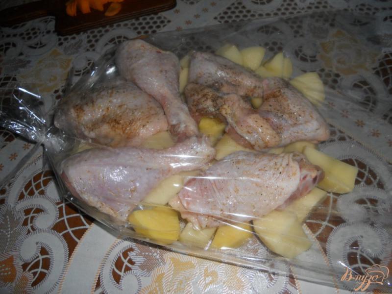 Фото приготовление рецепта: Курица с овощами в рукаве для запекания шаг №7