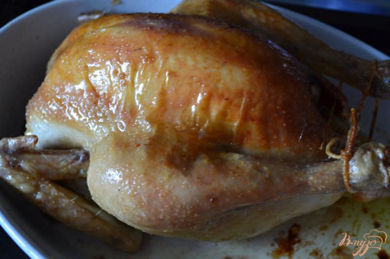 Фото приготовление рецепта: Курица фаршированная айвой и копченой ветчиной шаг №4