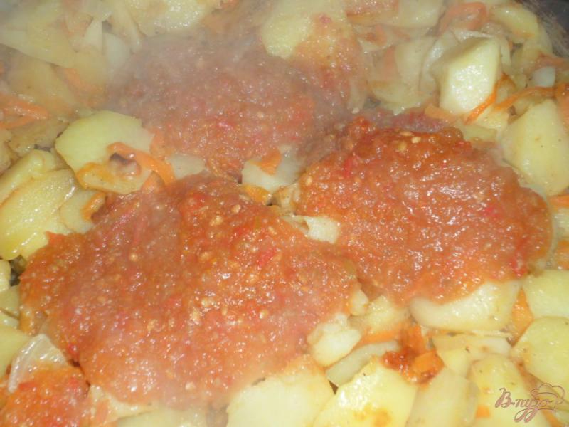 Фото приготовление рецепта: Жареный картофель с аджикой шаг №3