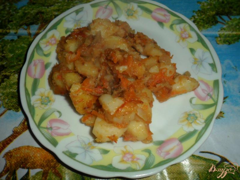 Фото приготовление рецепта: Жареный картофель с аджикой шаг №4