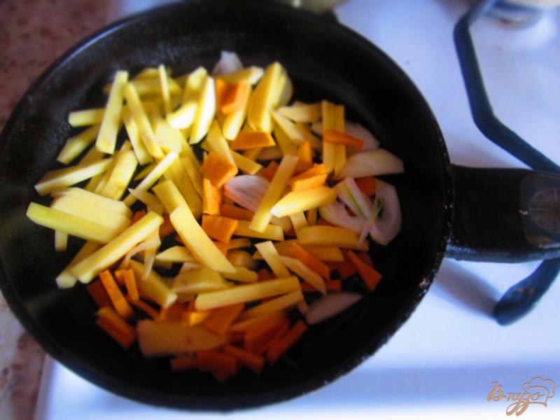 Фото приготовление рецепта: Горячий картофельный салат шаг №2