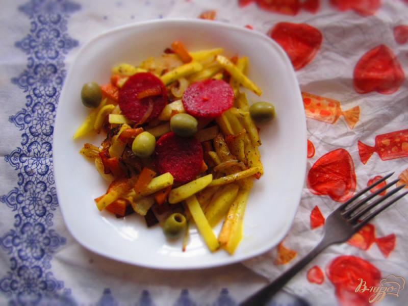 Фото приготовление рецепта: Горячий картофельный салат шаг №4