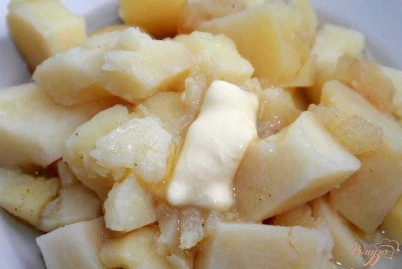Фото приготовление рецепта: Картофель с яблоком и розмарином шаг №4