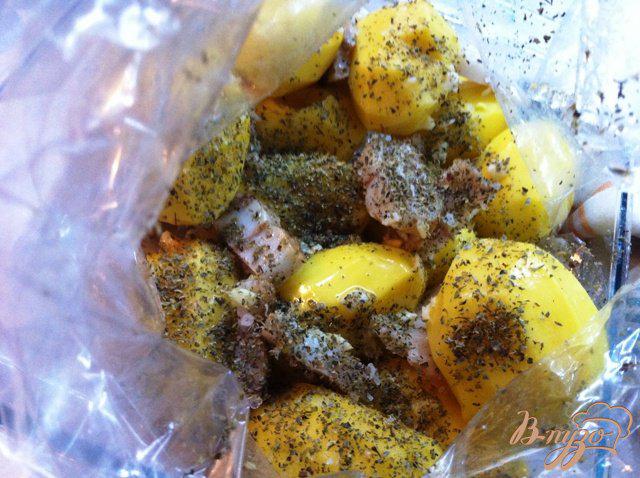 Фото приготовление рецепта: Картофель запеченый в пакете шаг №3