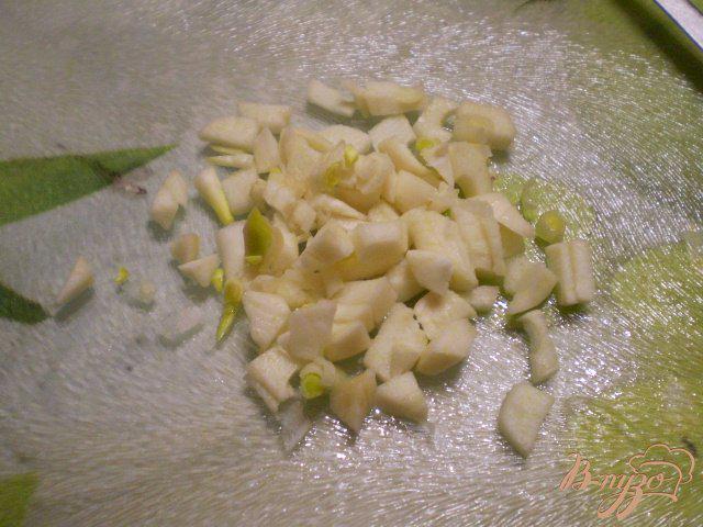 Фото приготовление рецепта: Картофель с чесноком и болгарским перцем шаг №5