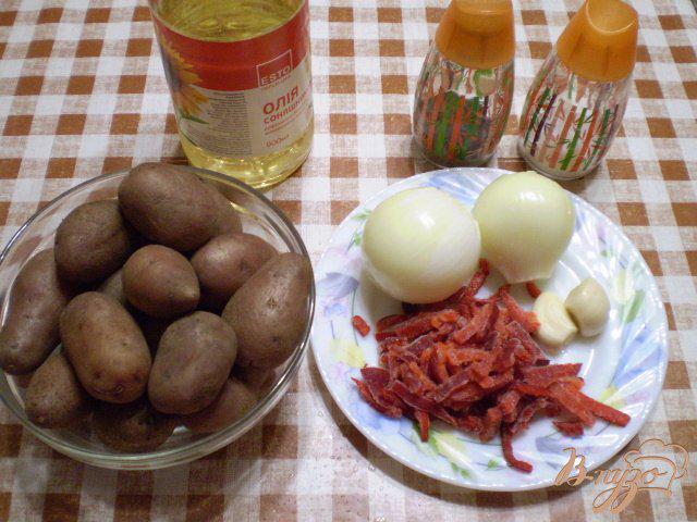 Фото приготовление рецепта: Картофель с чесноком и болгарским перцем шаг №1