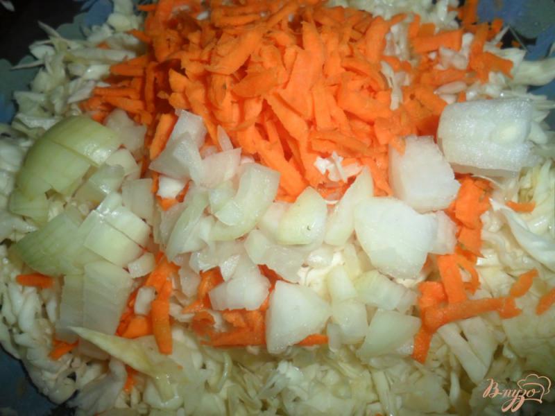 Фото приготовление рецепта: Салат с капусты и кукурузы шаг №1