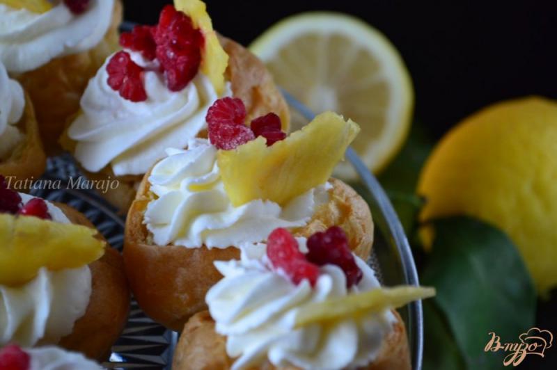Фото приготовление рецепта: Заварные пирожные с лимонным кремом и фруктами шаг №6