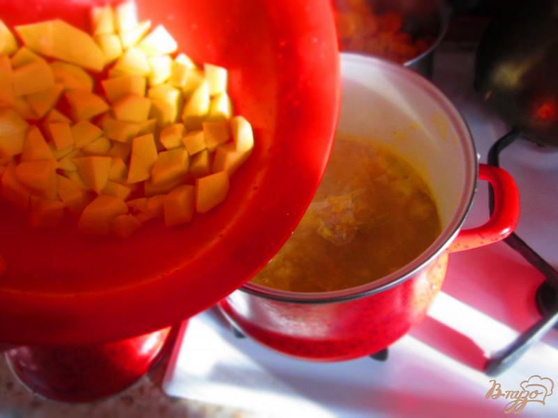 Фото приготовление рецепта: Рисовый суп с тыквой шаг №2