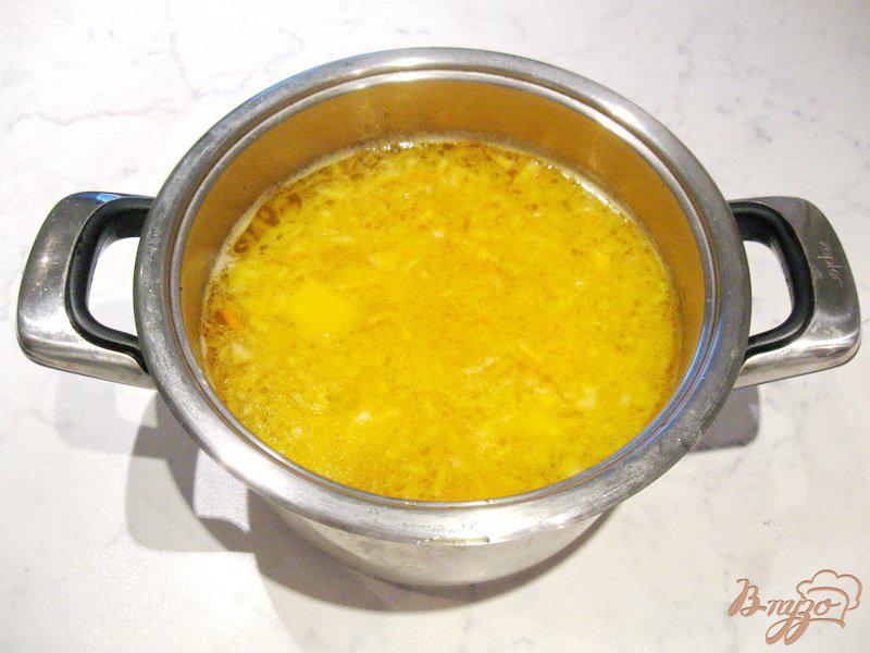 Фото приготовление рецепта: Постный гороховый суп с гренками и маслинами шаг №5