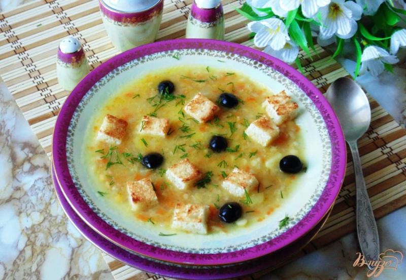 Фото приготовление рецепта: Постный гороховый суп с гренками и маслинами шаг №7
