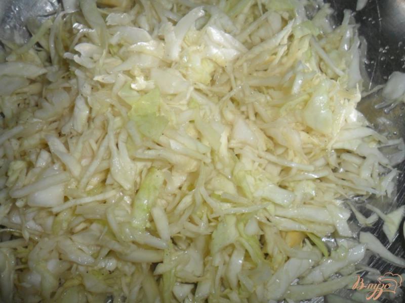 Фото приготовление рецепта: Полезный салат с редькой и капустой шаг №1