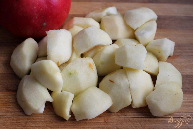 Фото приготовление рецепта: Шарлотка с яблоком и корицей шаг №1