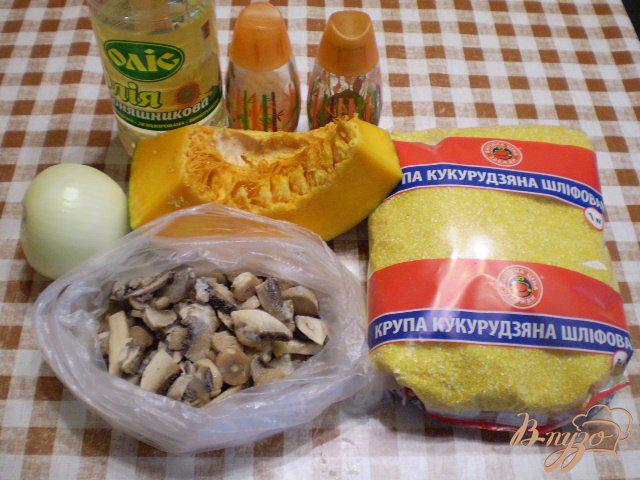 Фото приготовление рецепта: Кукурузная каша с грибами и тыквой шаг №1