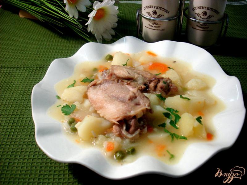 Фото приготовление рецепта: Картофель тушёный с курицей и горошком шаг №5