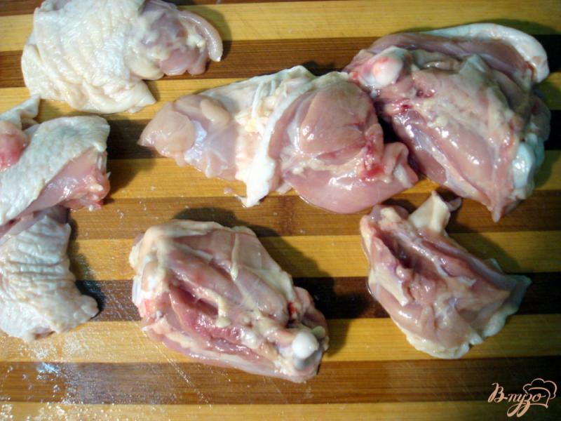Фото приготовление рецепта: Картофель тушёный с курицей и горошком шаг №1