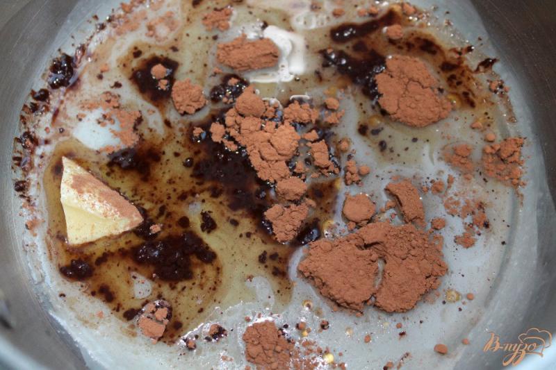 Фото приготовление рецепта: Шоколадное печенье с вишней шаг №7