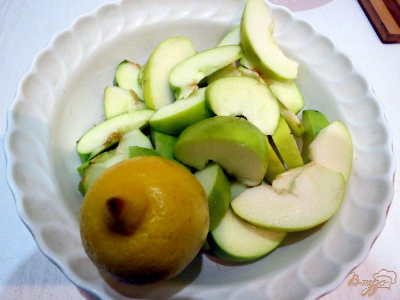 Фото приготовление рецепта: Печень с яблоками и луком. шаг №1