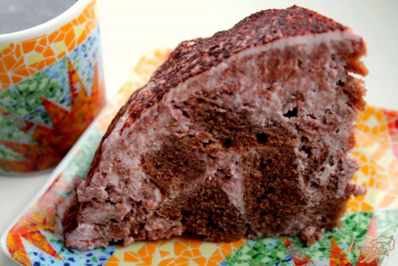 Фото приготовление рецепта: Шоколадный торт со сметано-малиновым кремом шаг №11