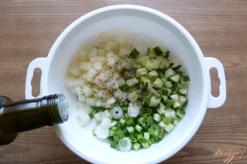 Фото приготовление рецепта: Салат из дыни и сырокоченого мяса шаг №2