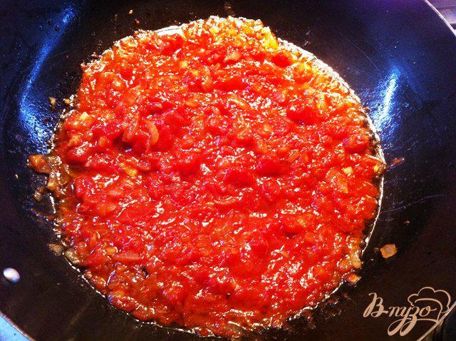 Фото приготовление рецепта: Тагльятелле с мидиями в томатном соусе шаг №8