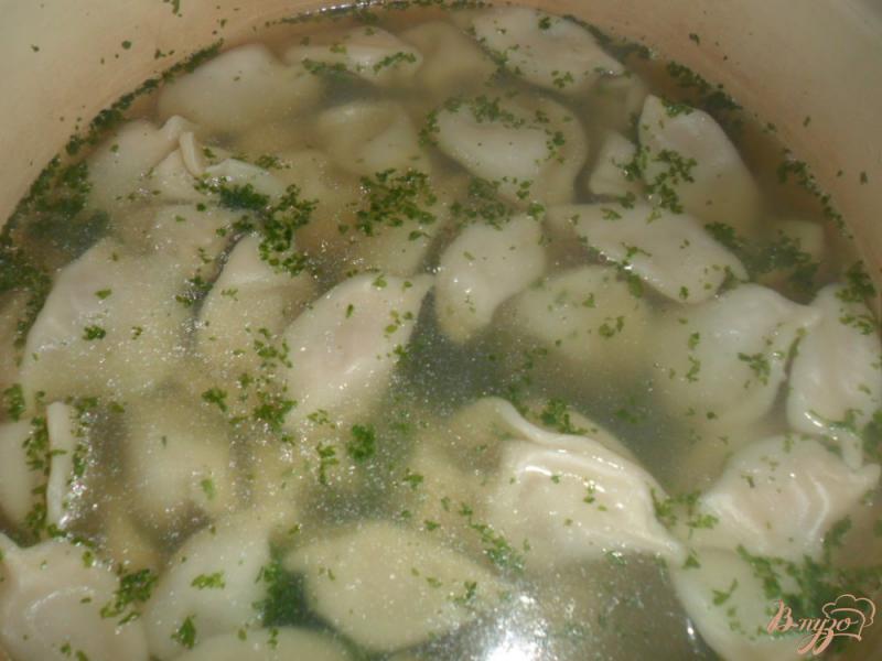 Фото приготовление рецепта: Пельменный суп с салом шаг №5