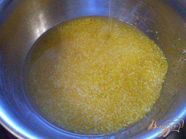 Фото приготовление рецепта: Суп кукурузный с яйцом и зеленью шаг №2