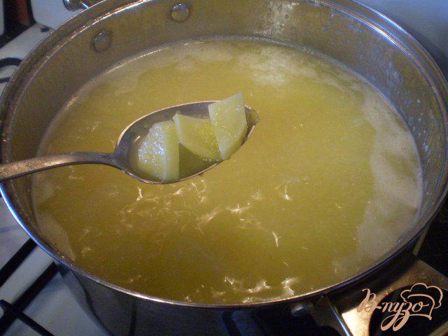 Фото приготовление рецепта: Суп кукурузный с яйцом и зеленью шаг №8