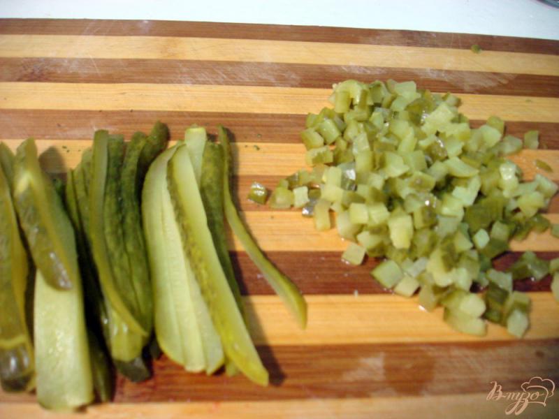 Фото приготовление рецепта: Салат со шпротами шаг №3