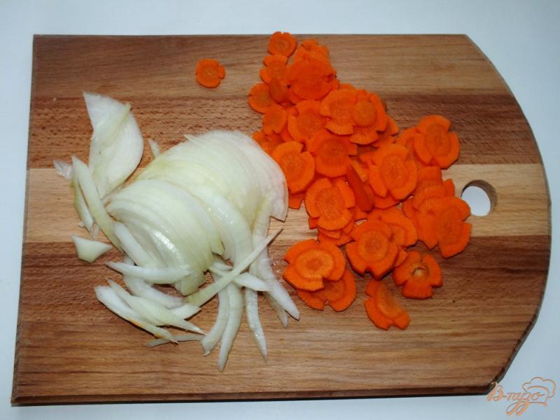 Фото приготовление рецепта: Судак запеченный с овощами шаг №2