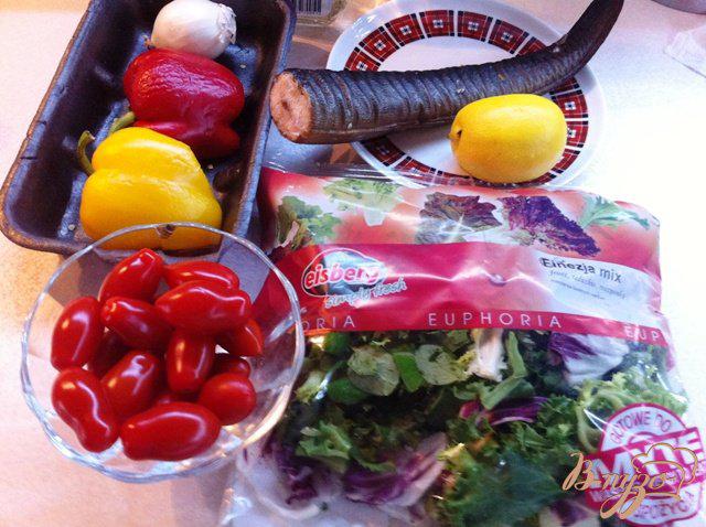 Фото приготовление рецепта: Овощной салат с копченым угрём. шаг №1