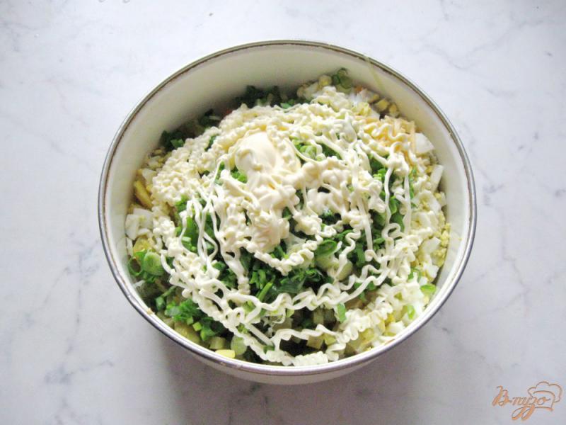 Фото приготовление рецепта: Салат из отварной индейки с сыром шаг №8