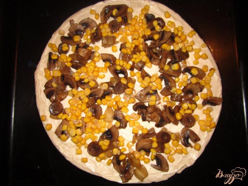 Фото приготовление рецепта: Пицца с кукурузой и вареной колбасой шаг №2