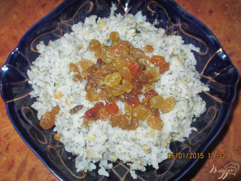 Фото приготовление рецепта: Кутья из риса с макои и изюмом шаг №4