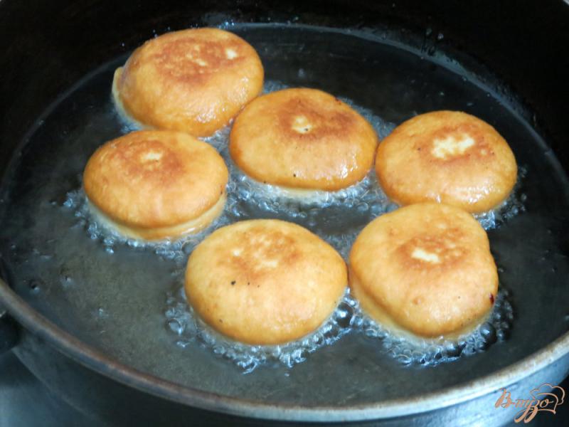 Фото приготовление рецепта: Пончики шаг №6