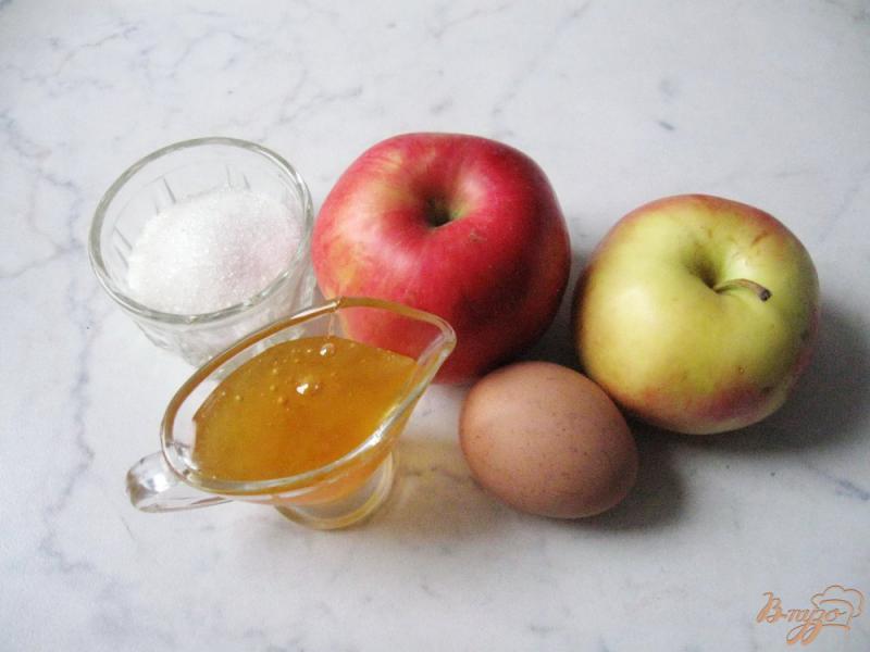 Фото приготовление рецепта: Печеные яблоки с медом и меренгой шаг №1