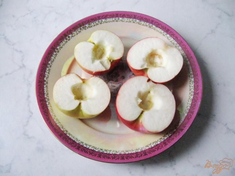 Фото приготовление рецепта: Печеные яблоки с медом и меренгой шаг №2