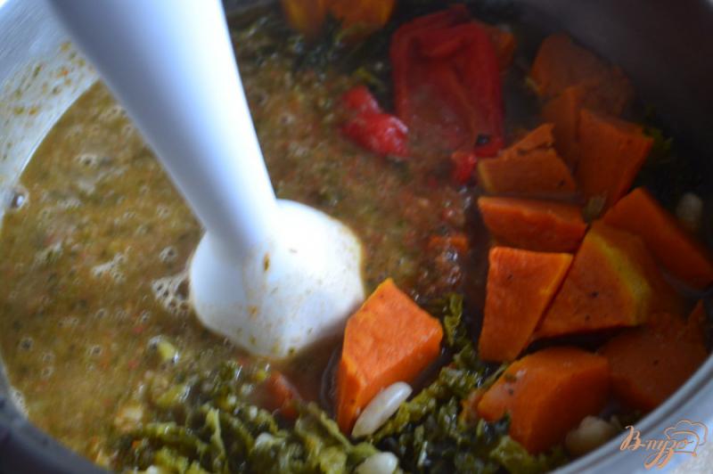 Фото приготовление рецепта: Овощной суп с печеной тыквой шаг №5