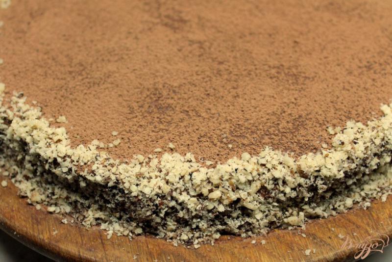 Фото приготовление рецепта: Шоколадно-ореховый торт шаг №9