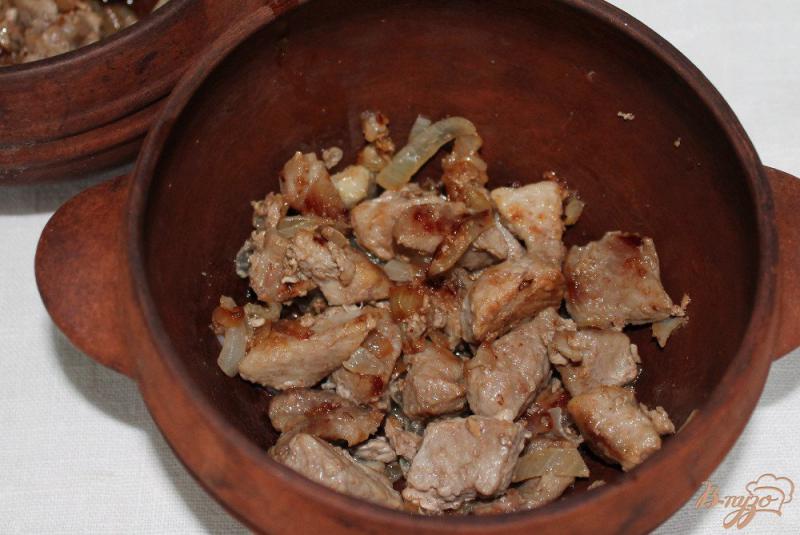 Фото приготовление рецепта: Свинина с картофелем в горшочке шаг №2
