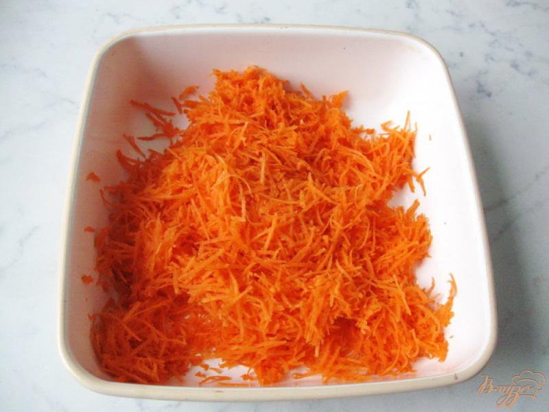 Фото приготовление рецепта: Салат морковный с орехами и чесноком шаг №1