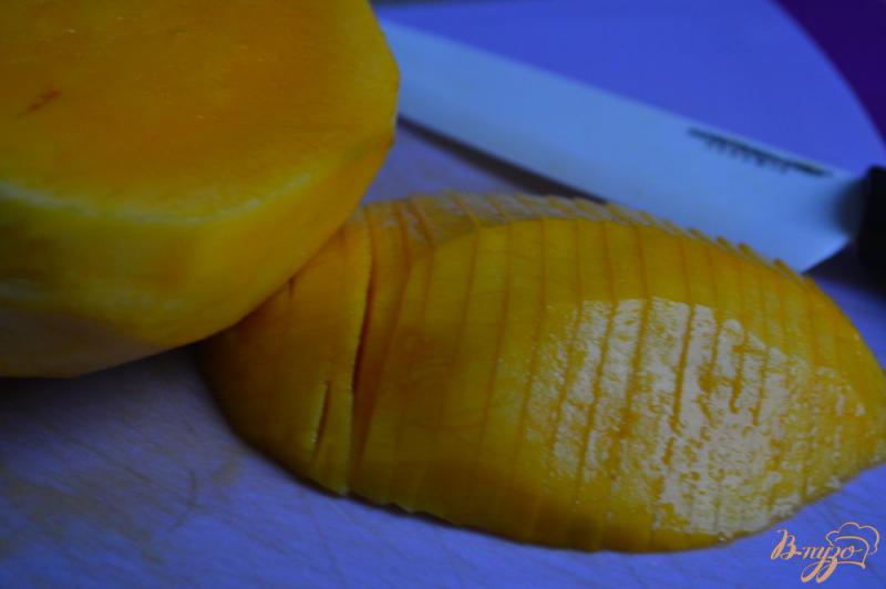 Фото приготовление рецепта: Слойки с манго шаг №1