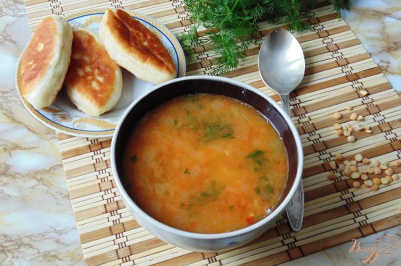 Фото приготовление рецепта: Вегетарианский гороховый суп с томатом. шаг №7